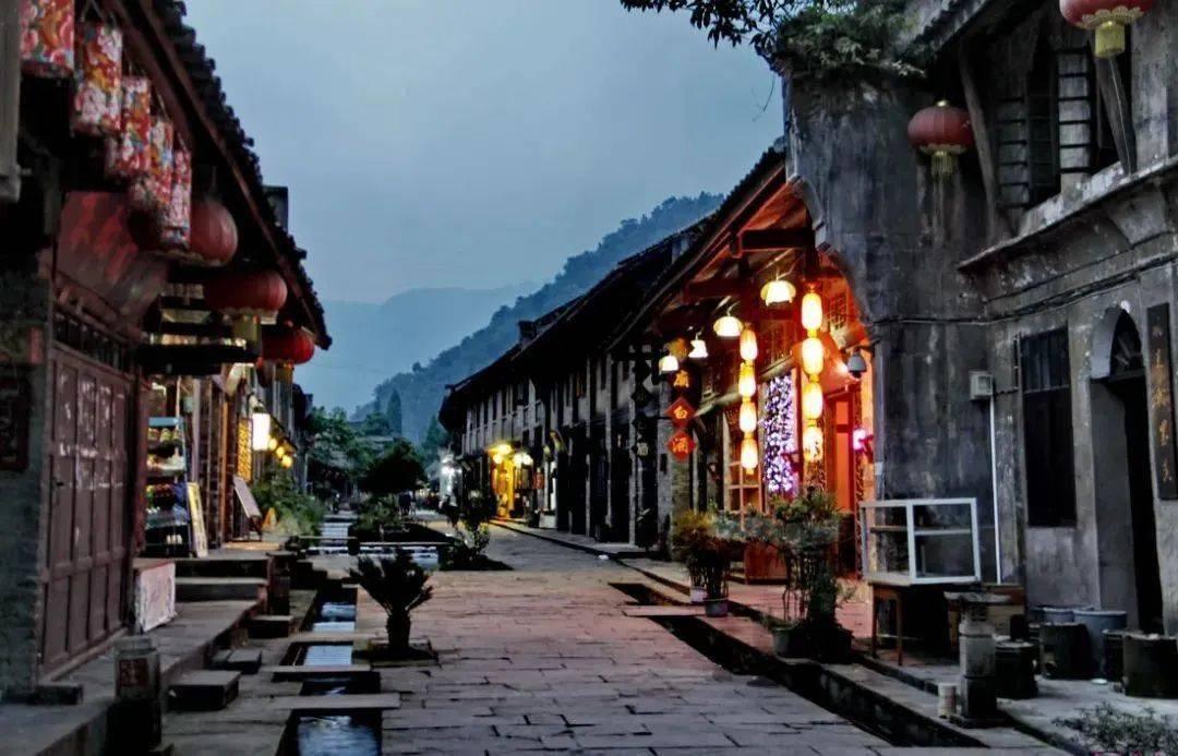 集装箱货运船